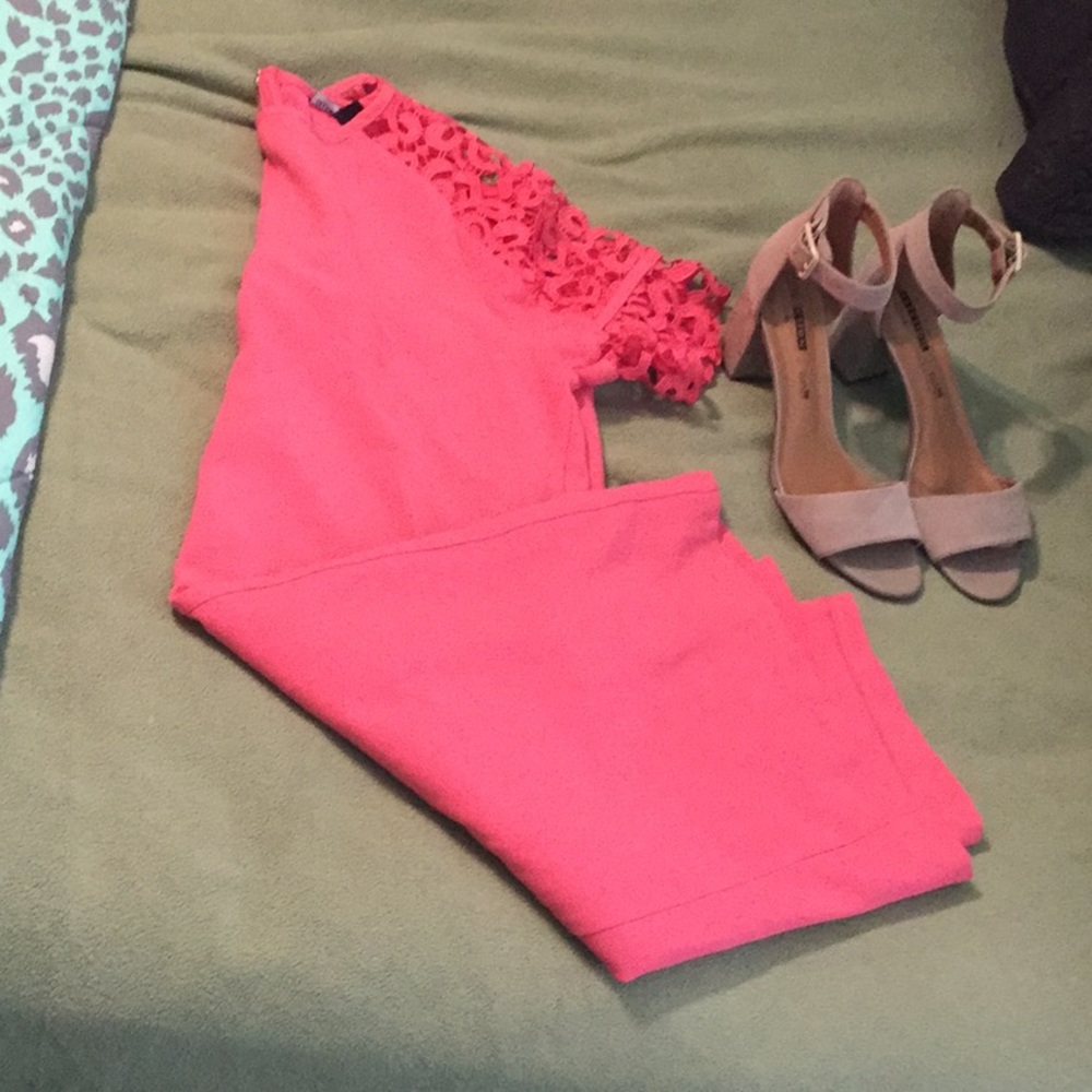 NWT Alison Andrews Lace Shoulder Dress